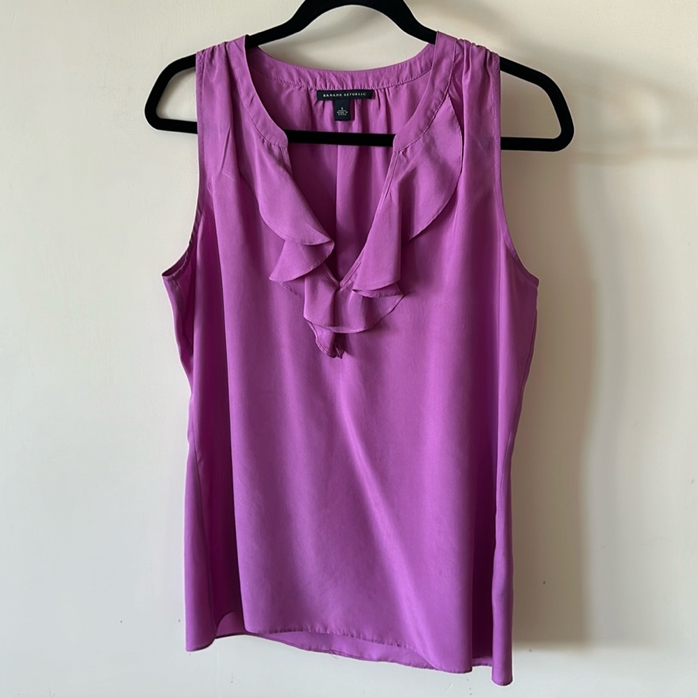 Banana Republic 100% silk sleeveless ruffle neck blouse size S